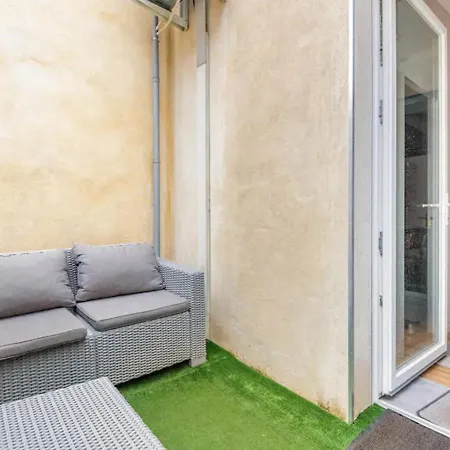 Duplex-terrasse-parking-climatisation Apartment