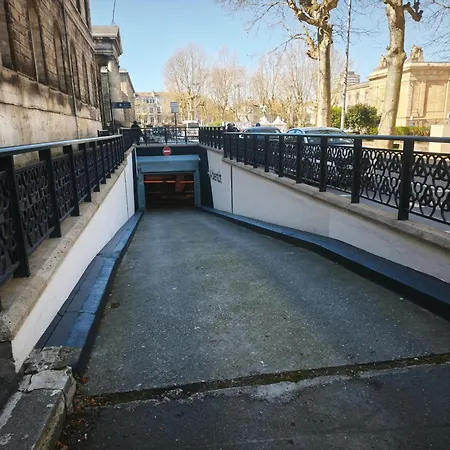 Daire Duplex-terrasse-parking Gratuit-climatisation *